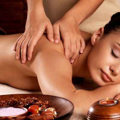 Общий массаж: польза и особенности